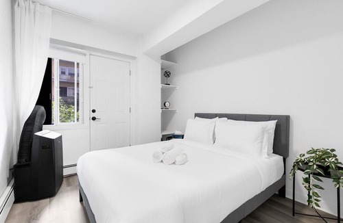 Milton Park Apartment | The Sherbrooke Suite