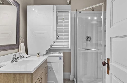 Waterford Valley Apartment | Pet-Friendly 2BR Wi-Fi Parking