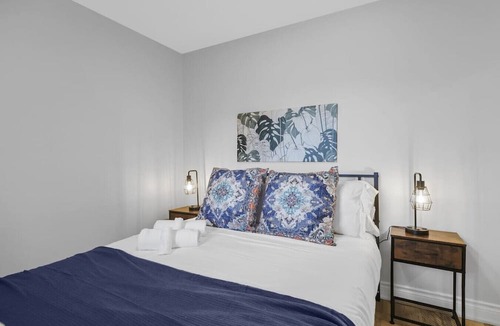 Whitby Apartment | Stylish 3 BR Apt w/Free Parking, Wifi & Patio