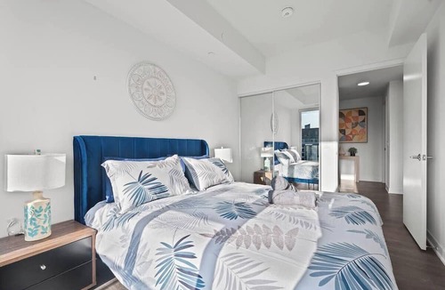 Cabbagetown Apartment | Luxury Corner Apartment with Skyline and CN Tower Views