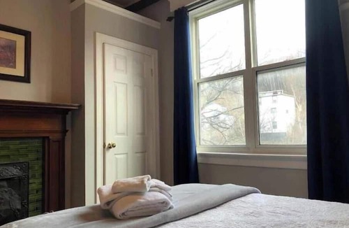 Waterford Valley Apartment | Leaside Executive Two-Bedroom Apartment