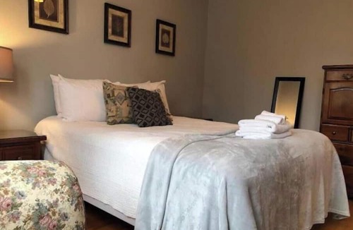Waterford Valley Apartment | Leaside Executive Apartment Queen Studio