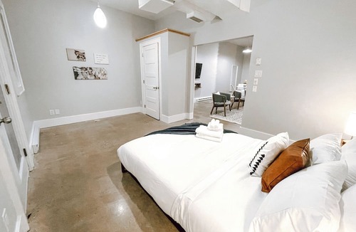 Downtown Halifax Apartment | Spacious 1brm Apartment Downtown Halifax- 10min walk to HFX WATERFRONT