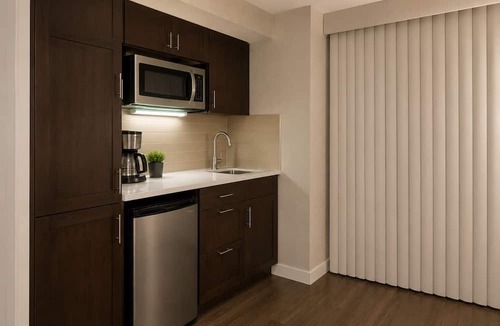 Church and Wellesley Hotel | Spacious 1BR + Den Retreat Near Toronto’s Entertainment District