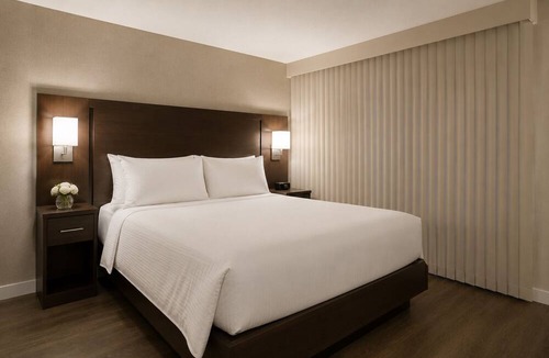 Church and Wellesley Hotel | Spacious 1BR + Den Retreat Near Toronto’s Entertainment District