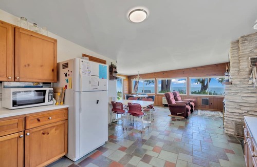 Kingsville Cottage | Twilight Watch - Charming 4-bedroom cottage with AC on Pelee Island