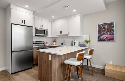 Banff Trail House | King Bed | Min to UofC | NEW