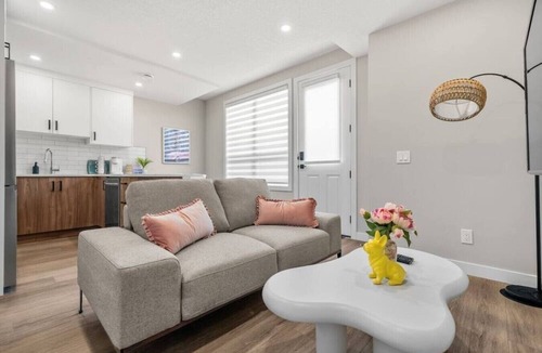 Banff Trail House | King Bed | Min to UofC | NEW