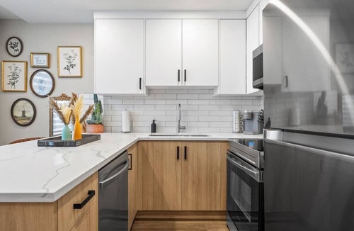 Banff Trail House | King Bed | Min to UofC | NEW