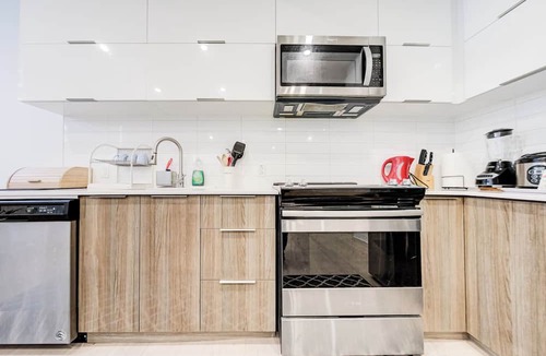 Latin Quarter Condo | Fabulous 3-bedroom condo with AC in vibrant Downtown Montréal - parking optional