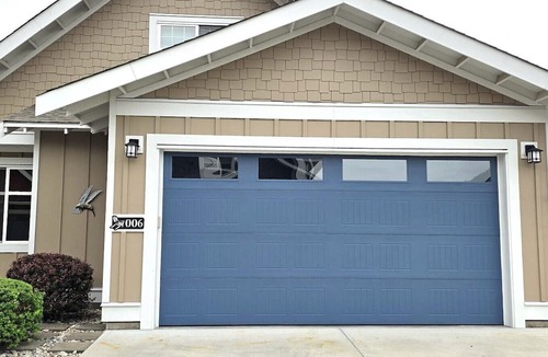 Okanagan-Similkameen House | Welcome to The Cottages! This stunning 3-bedroom, 3-bathroom cottage offers a beachy vibe