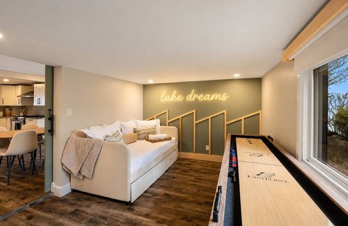 Kingsville House | Lakefront Wellness Retreat - Sauna + Cold Plunge