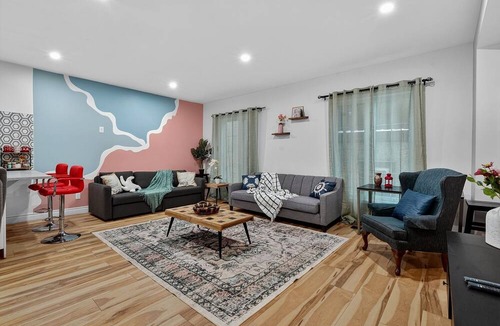 Port Colborne Apartment | Massive Master BD 2 Kings Plus Ensuite