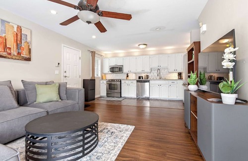 Newton Apartment | 2BR Surrey Pool Suite Near White Rock
