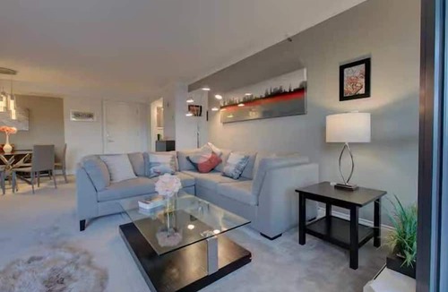 Yaletown Condo | Modern Downtown Vancouver Condo, 2BR, Pool & Hot Tub