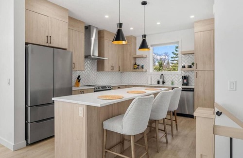Southwest Calgary House | 2 King Beds | 3BR | Game Room | Garage |Mins to DT