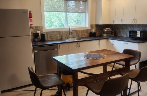 Southeast Kelowna Apartment | SWEET COZY SIMPLE .HARVEST GOLF .MISSION CREEK GOLF CLUBS .4 MIN.UTES AWAY