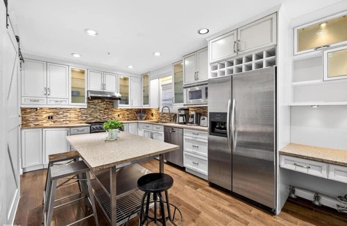 Killarney House | Modern 6BR |Near Downtown| Fast WiFi| Free Parking