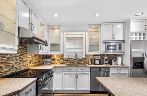 Killarney House | Modern 6BR |Near Downtown| Fast WiFi| Free Parking