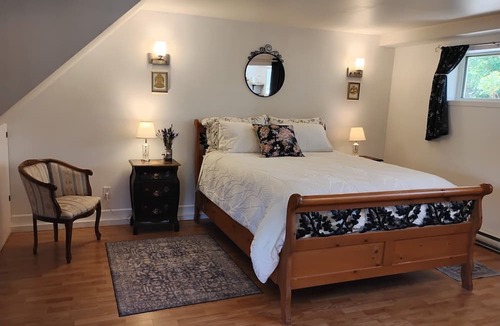 Saanich Bed & Breakfast | Victoria Garden Suite