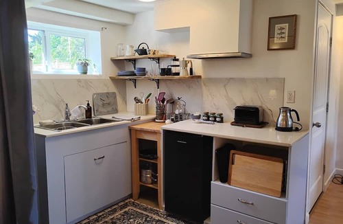 Saanich Bed & Breakfast | Victoria Garden Suite
