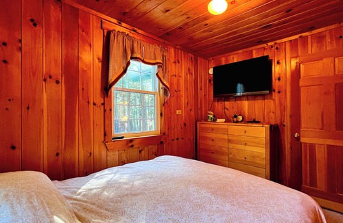Greenville House | Moosehead Lakefront Serenity (Waterfront on Moosehead Lake)