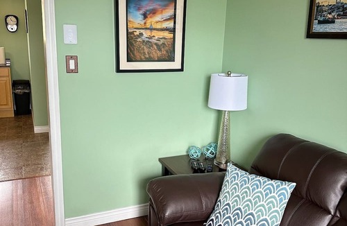 Norman's Cove-Long Cove House | Upstairs @ The Homestead Oceanfront Suites