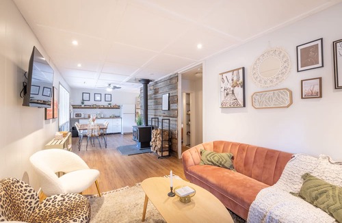 Irondale Cottage | Hills Haven Luxury Cottage - Minden Hills Escape for the Nature Enthusiast