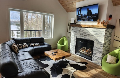 Irondale Cottage | New and Very Private Lakefront Cottage 5-Br, 3-Ba