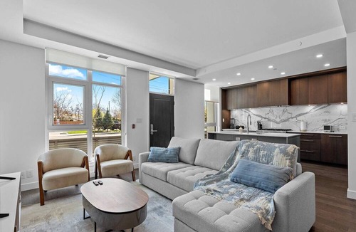 South Central House | Gyro Beach Getaway with Resort Style Amenities and Beach front access!