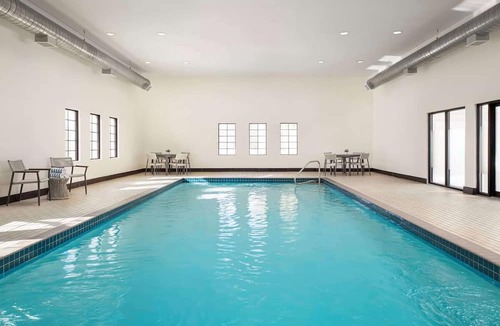 Thornhill Hotel | Elegant Suite with Swimming Pool, Pet-Friendly, and Near Pomona Mills Park