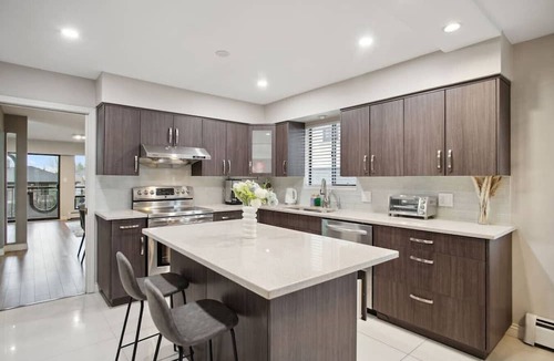 Killarney House | Large Multi-Family Retreat with 2 Car Garage