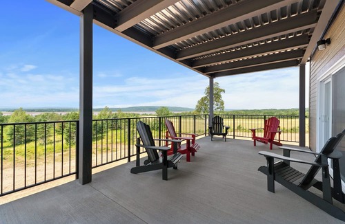 Memramcook House | Country Living Large 6 bedroom Home, newly renovated. 5 bathrooms, Amazing View.