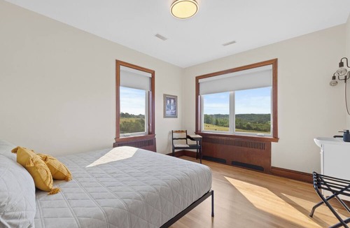 Memramcook House | Country Living Large 6 bedroom Home, newly renovated. 5 bathrooms, Amazing View.