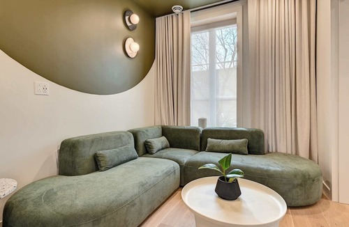 Plateau Mont Royal Apartment | Rare 4-Bed, 4 Private Ensuites, Full Kitchen in Trendy Montreal Neighbourhood