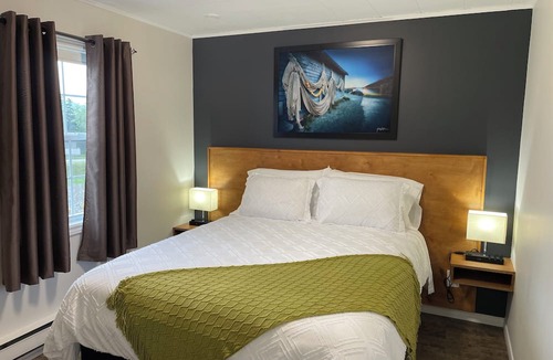 Rocky Harbour Cabin | Buoy & Arrow Restaurant and Suites