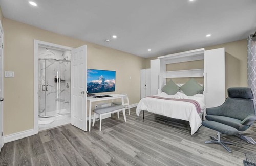 The Peanut Apartment | Stylish & Pvt. 1 BR & Bath Apt w/Free Parking