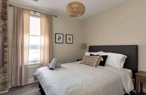 Leslieville Hotel | Urban Suite with Patio and BBQ Near Queen Street