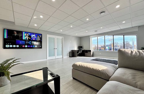 East Windsor Condo | Executive Condo. 3BR, King Bed w/Ensuite