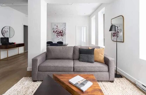 Chinatown Apartment | Bakan- 2Bedrooms Old Mtl-6Guests