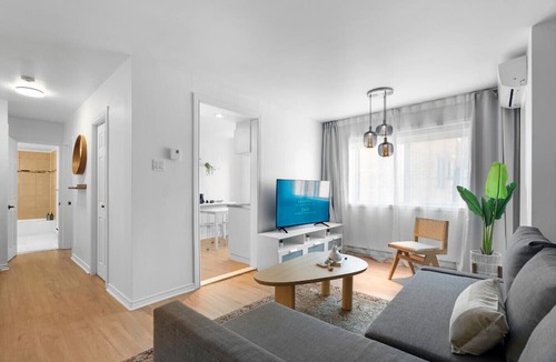 Little Italy Apartment | Hotel Laurence one bedroom apartment