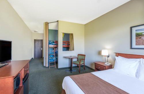 Windsor Hotel | Super 8 by Wyndham Windsor NS