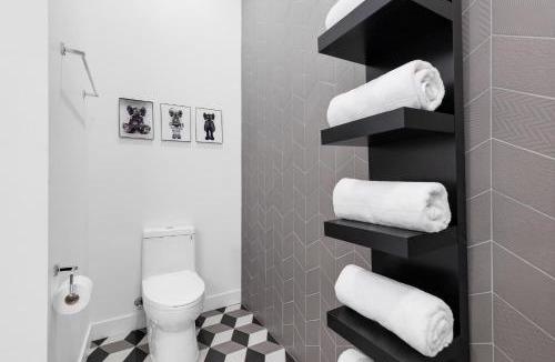 La Petite-Patrie Apartment | LiV MTL Plaza Grand Luxe Penthouse Near Downtown Montreal