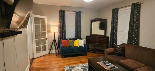 Shelburne House | The Stirton House