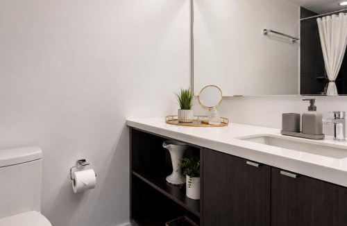 Bloor-Yorkville Apartment | Luxury 3-Beds Apartment in Yorkville with the Best City View in Downtown Toronto
