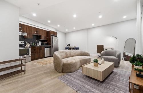 Latin Quarter Apartment | Spacious Luxury 1BR Apartment Walk to Restaurants & Shops
