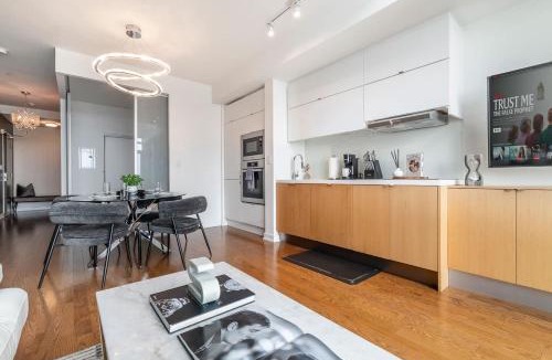 CityPlace Apartment | Skyline Penthouse Retreat Waterfront Views