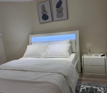 Oakville Apartment | Cozy Two Bedroom Basement Apartment