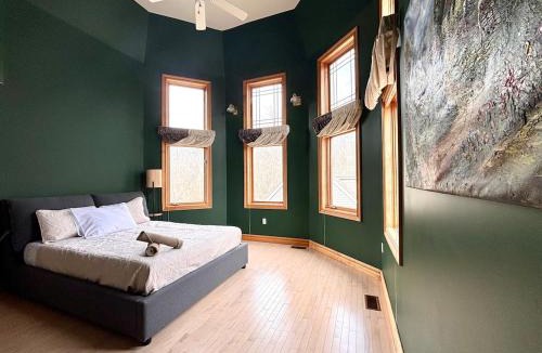 Welland House | Evergreen Cottage 58Acre Farm Retreat w Pond