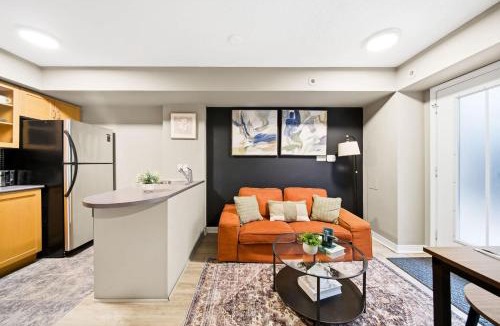 King West Village House | 1BD Townhome Walk to Lake!